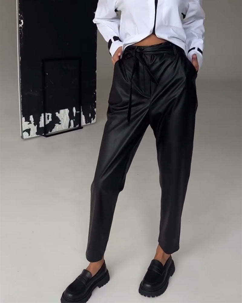 Pantalon svelte en cuir coupe svelte