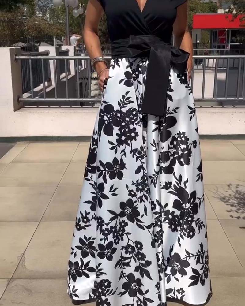 Robe élégante à imprimé floral et manches raglan en V profond