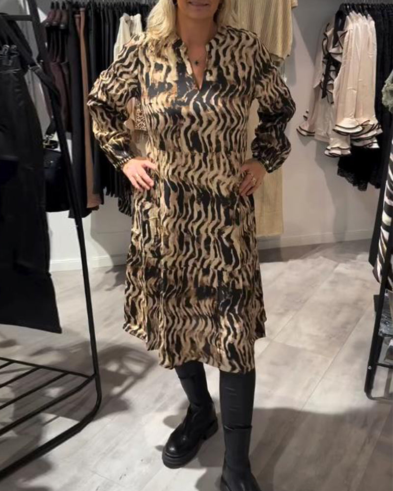 Robe Avec Décolleté en V, Style Rétro Et Coupe Droite