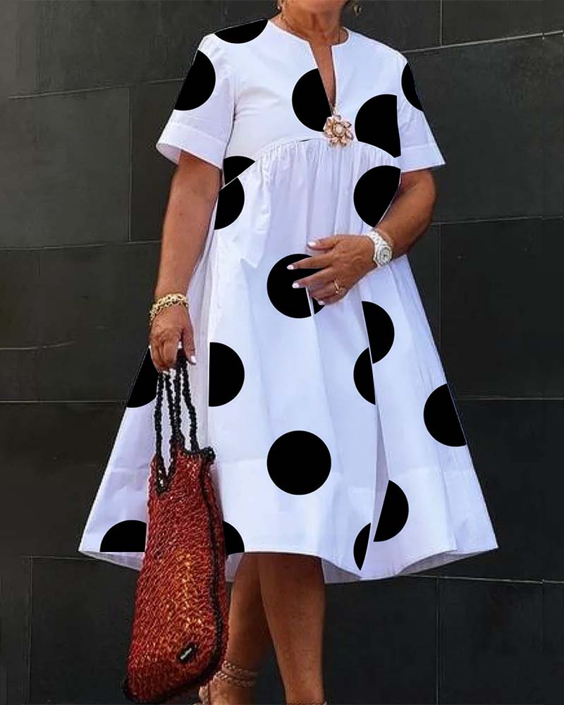 Robe décontractée à pois à manches courtes