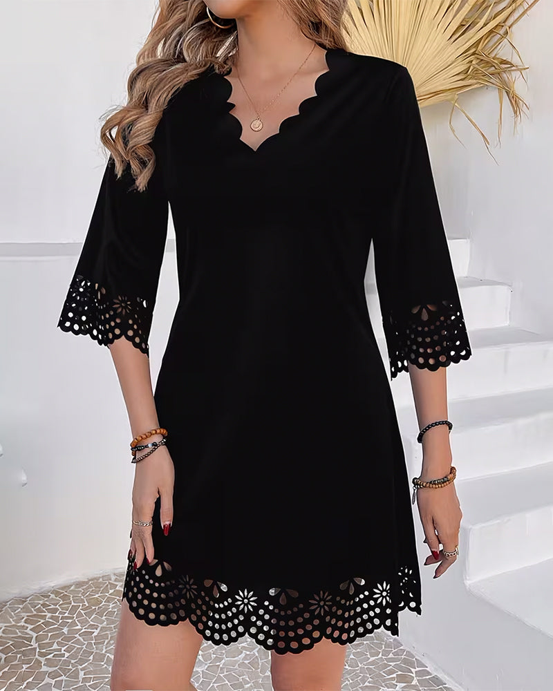 Robe À Décolleté En V Ondulé Avec Découpes