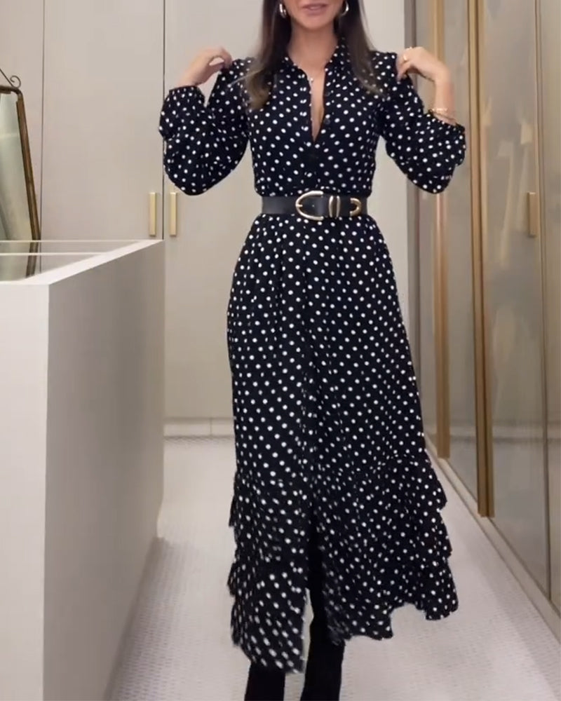 Robe à pois tendance avec fente boutonnée et volants