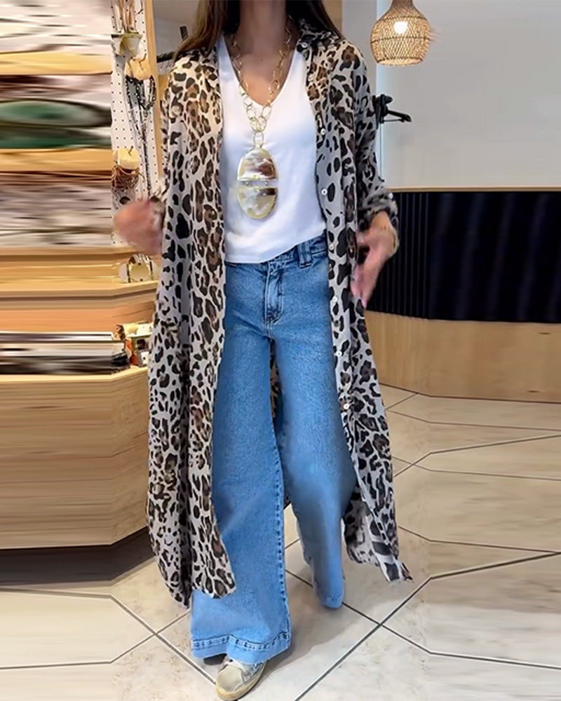 Manteau long à manches longues et boutons imprimé léopard