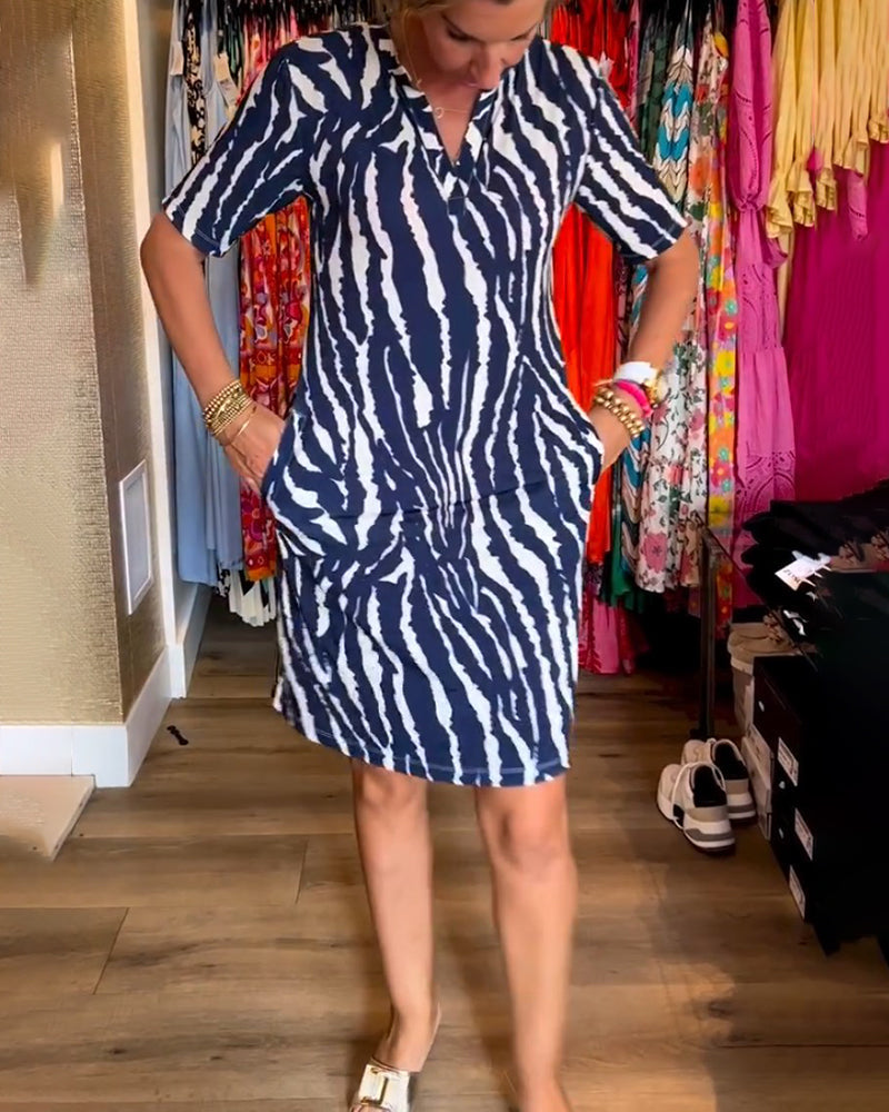 Robe col V à poches imprimées contrastées