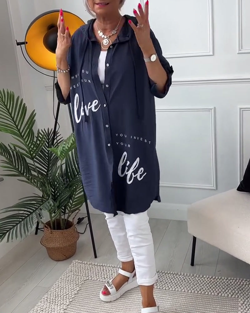 Manteau à capuche boutonné imprimé lettre