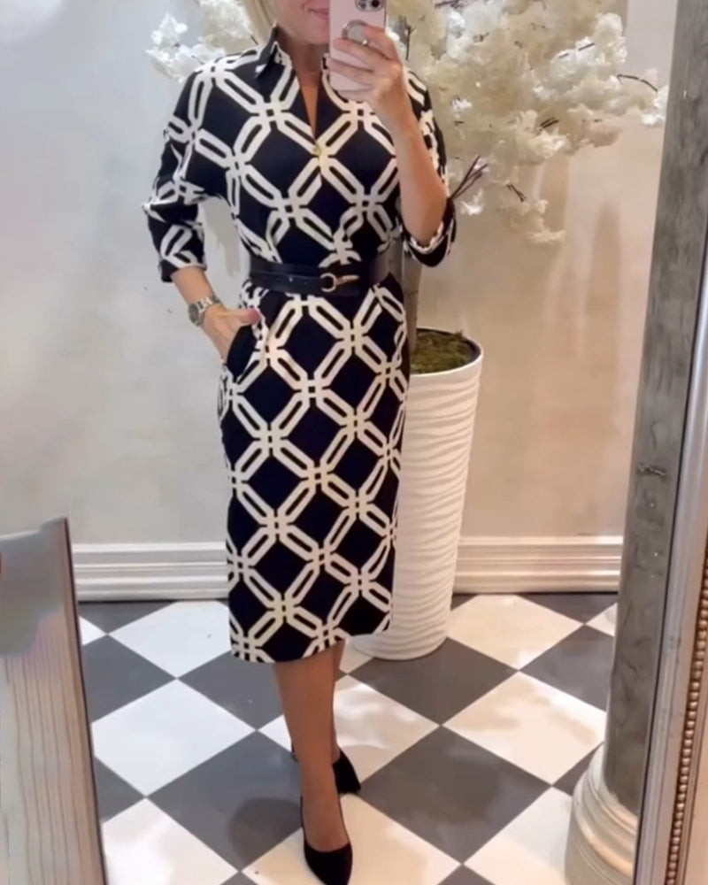 Robe élégante à imprimé géométrique et fente latérale