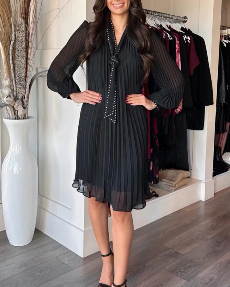 Robe Unie À Col En V Avec Ruban