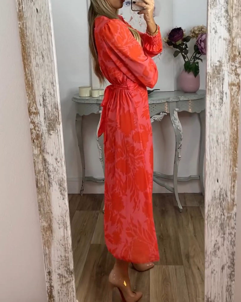 Robe avec col en V et taille cintrée