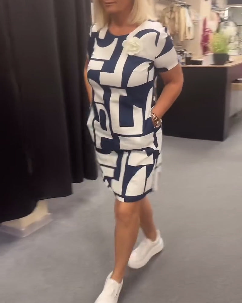 Robe ras du cou à poches et imprimé géométrique