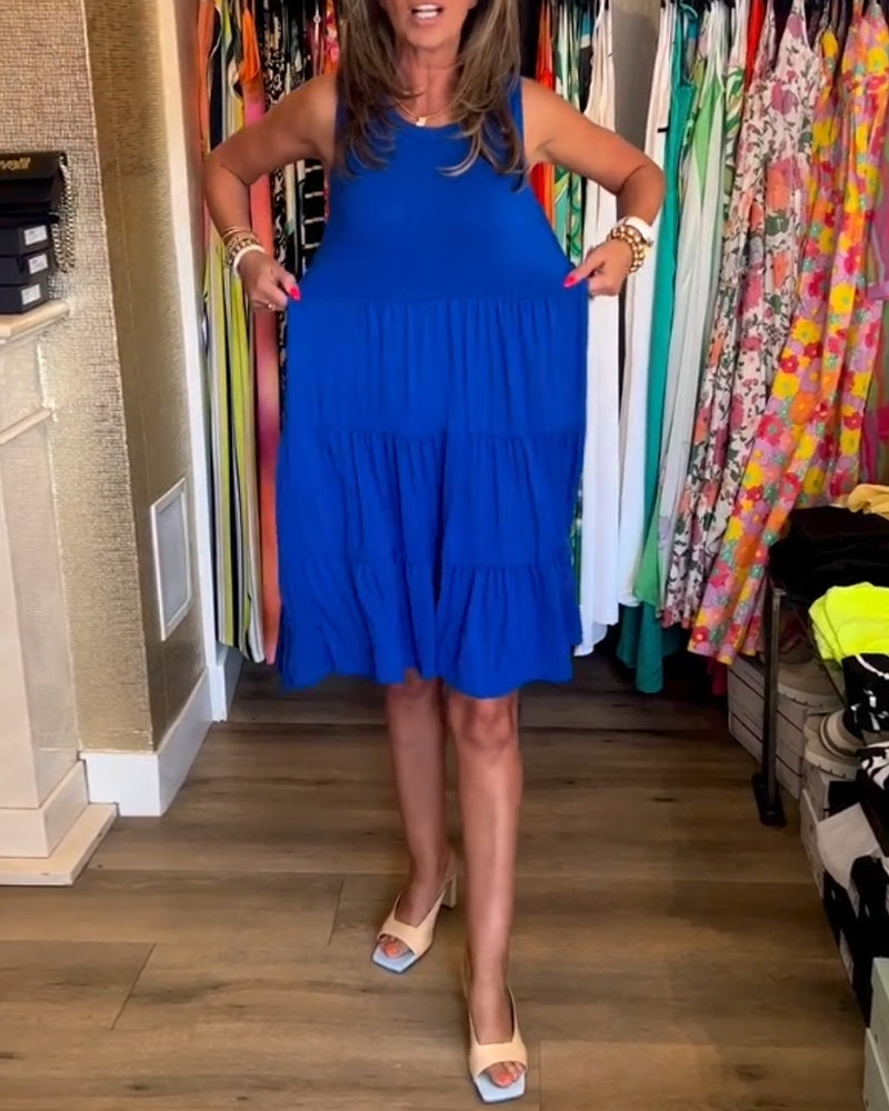 Robe à coupe plissée et sans manches