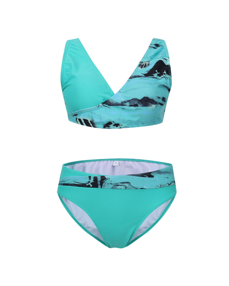 Bikini coloré avec soutien-gorge cache-cœur