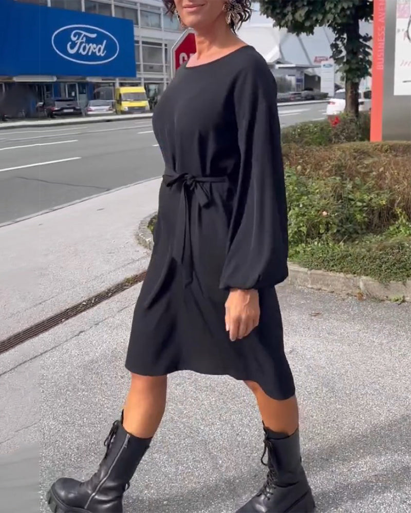 Robe unie col rond nouée