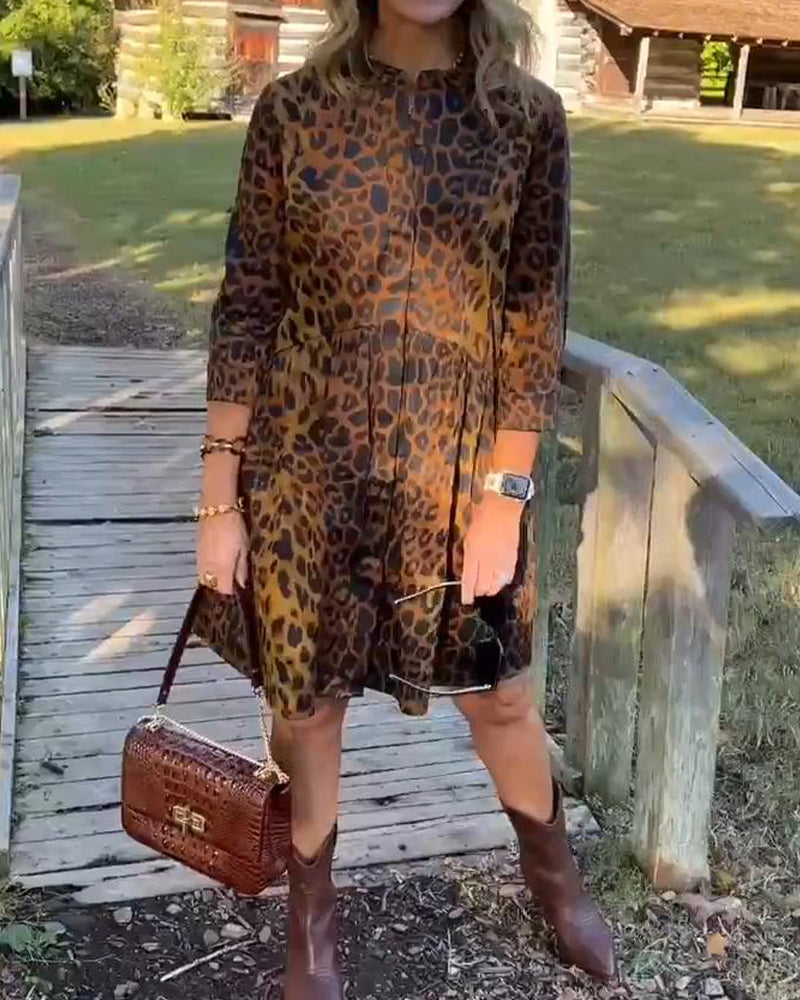 Une Robe Stylée Et Polyvalente À Imprimé Léopard