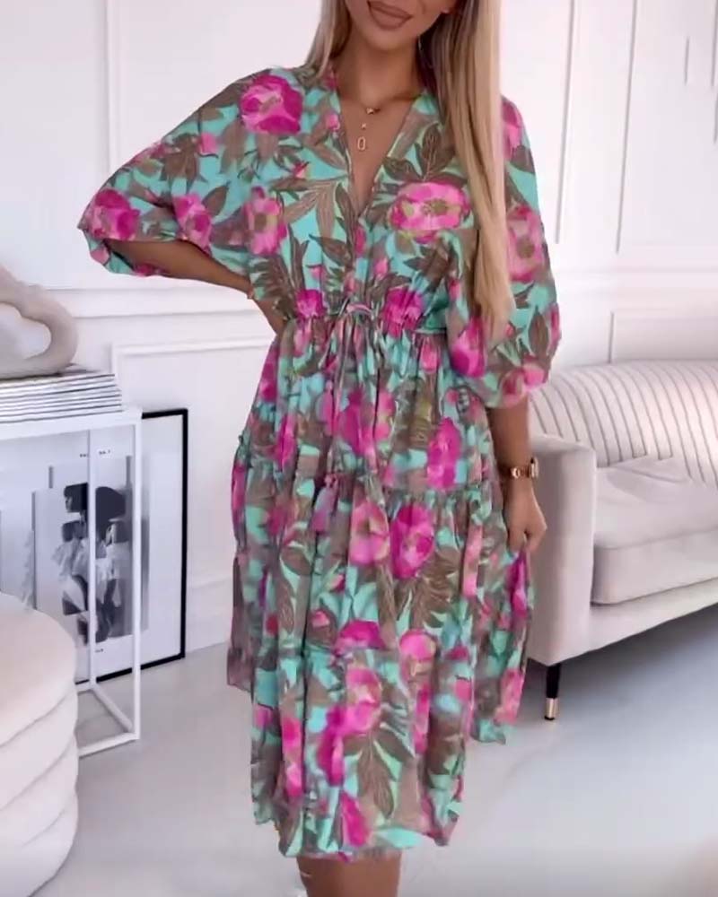 Robe élégante avec cordons de serrage et imprimé floral