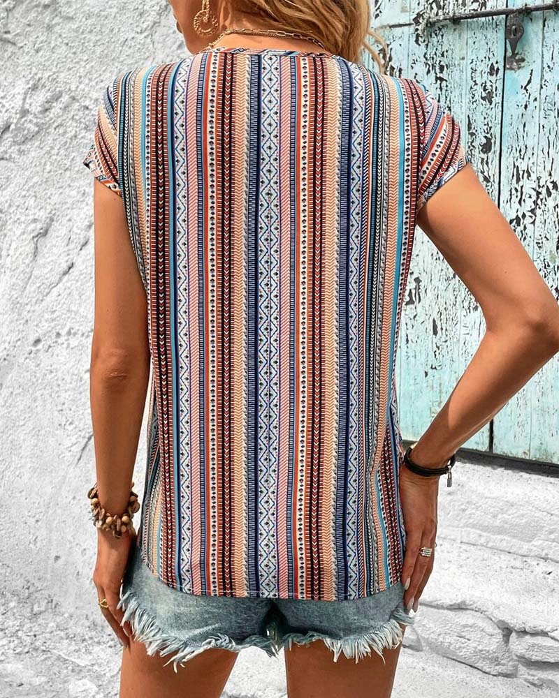 T-Shirt Imprimé Coloré En Dentelle Col En V