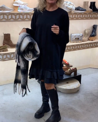 Robe à la silhouette élégante et aux manches longues