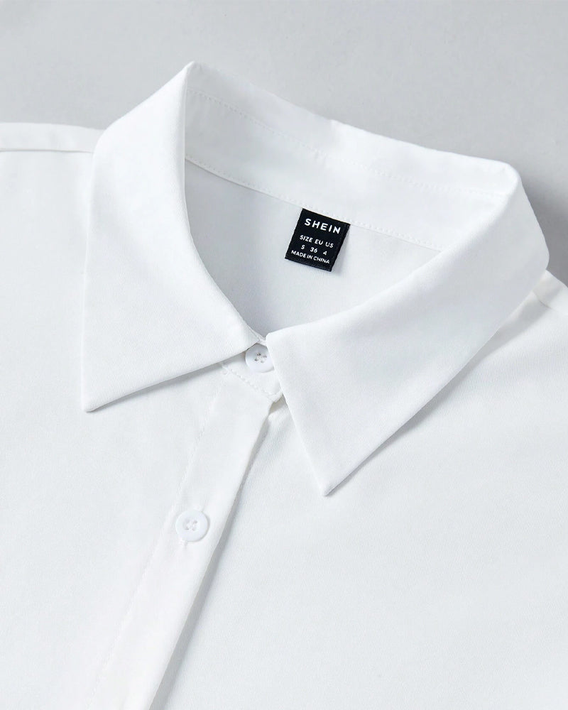 Chemise unie à volants et revers