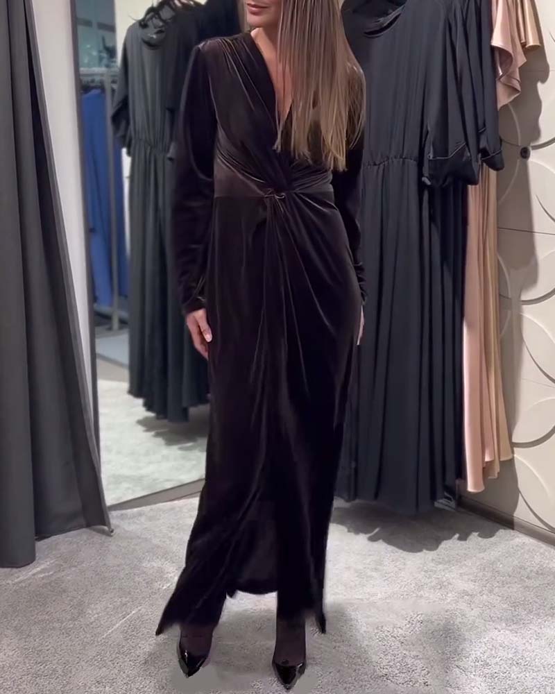 Robe élégante à col en V et coupe ajustée