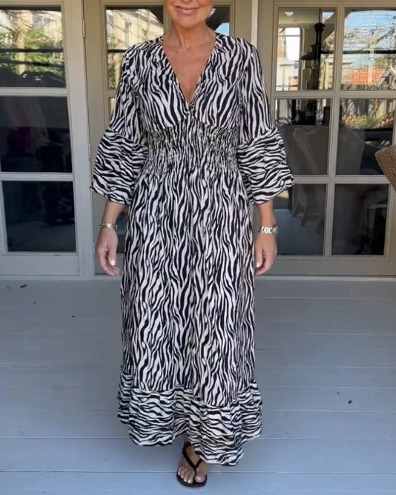 Robe rayée à encolure en V