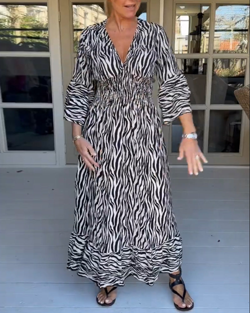 Robe rayée à encolure en V