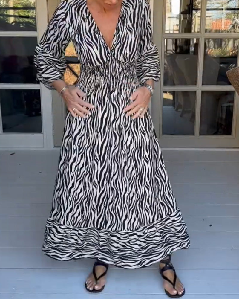 Robe rayée à encolure en V