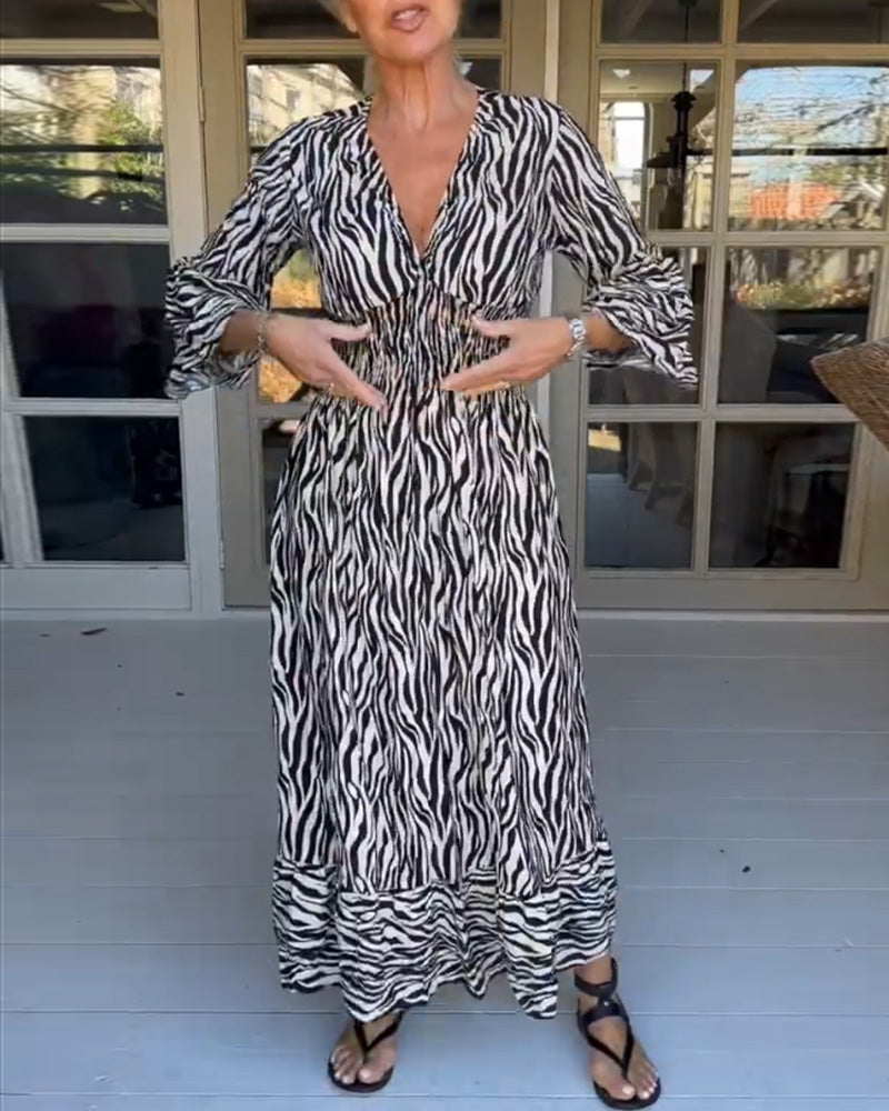 Robe rayée à encolure en V