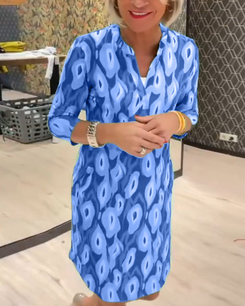 Robe imprimée à col en V et manches trois-quarts
