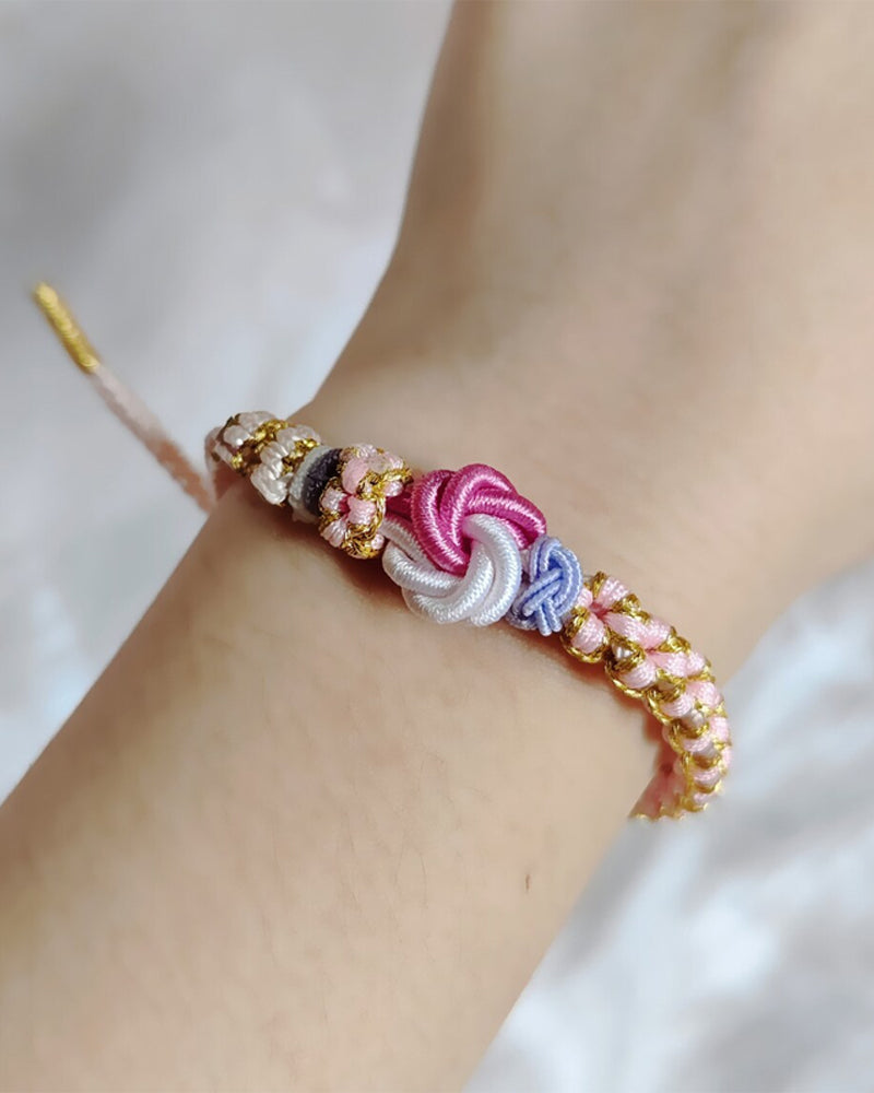 Bracelet avec noeud de fleurs de pêcher