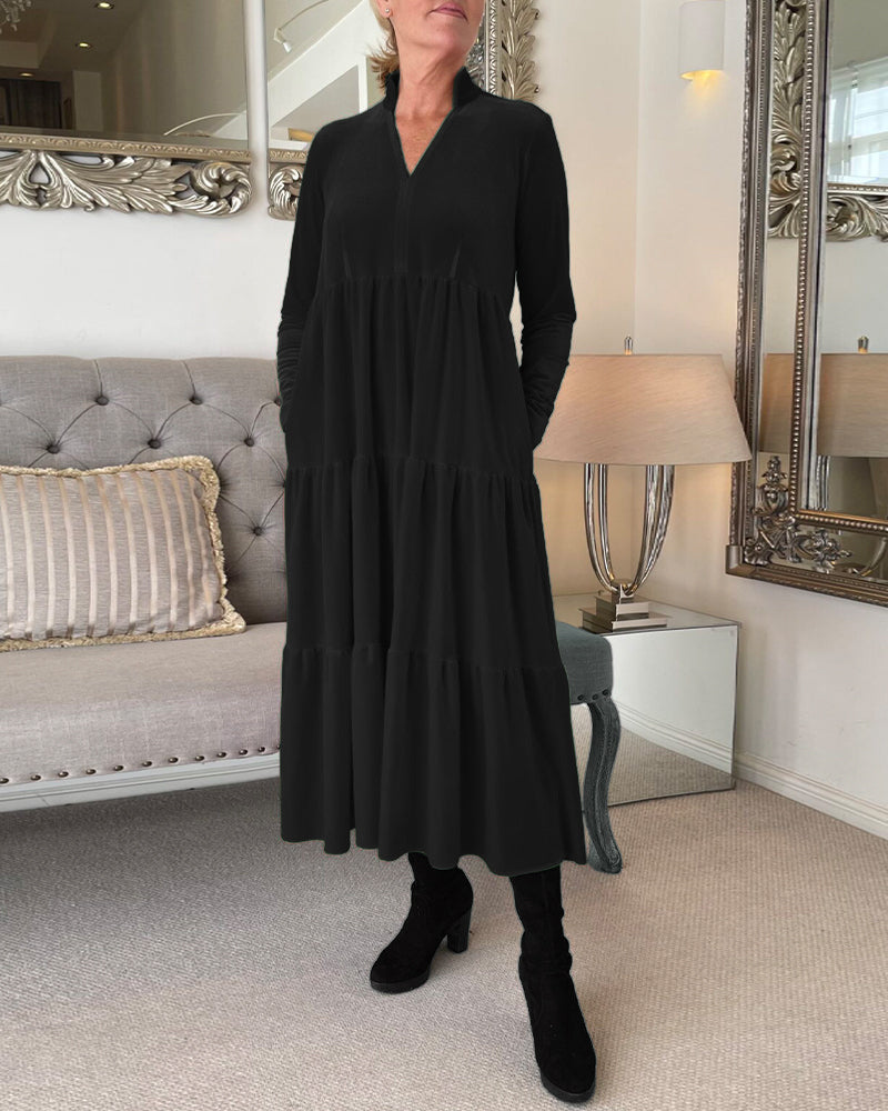 Robe avec col en V et empiècements