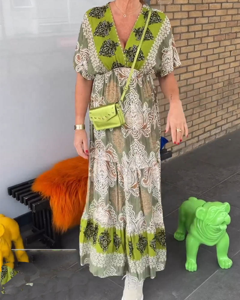 Robe décontractée à manches courtes et col en V imprimée