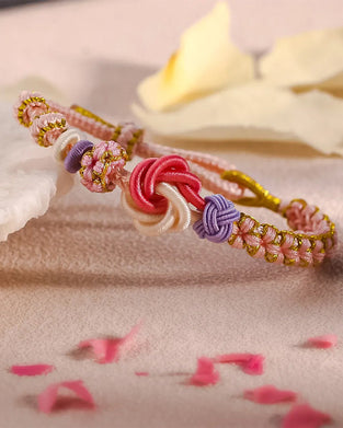 Bracelet avec noeud de fleurs de pêcher