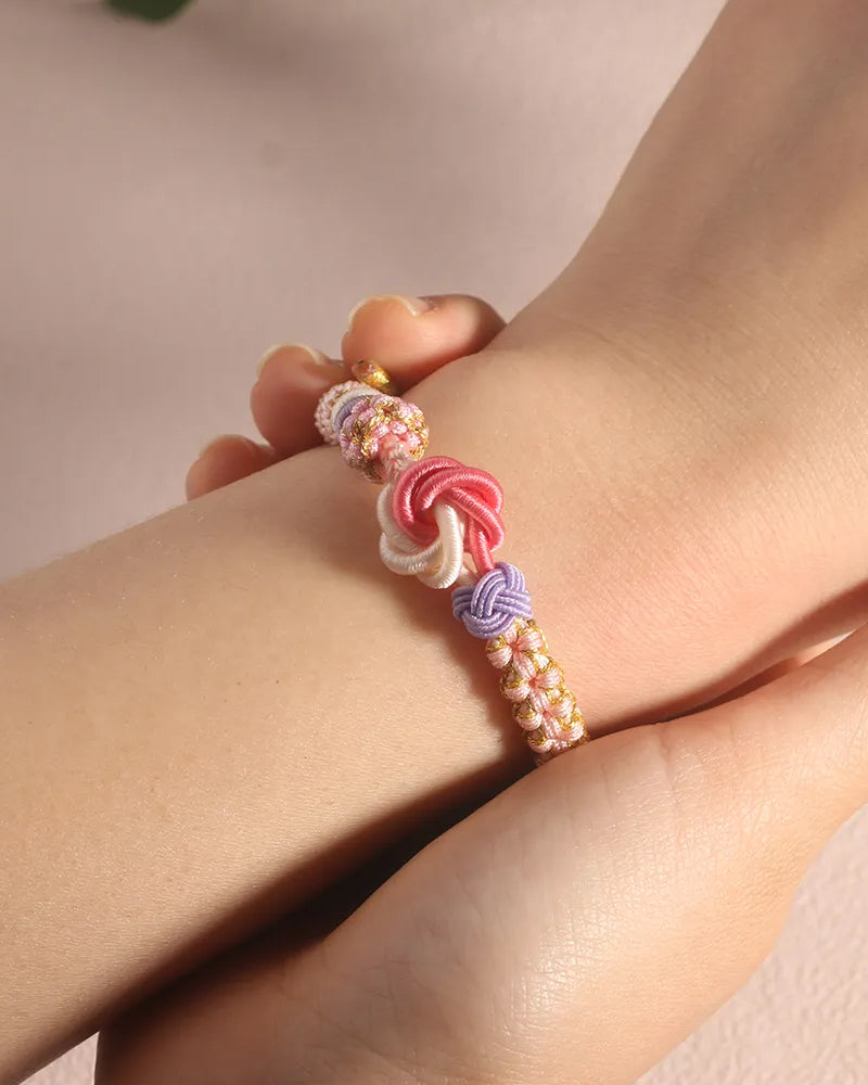 Bracelet avec noeud de fleurs de pêcher