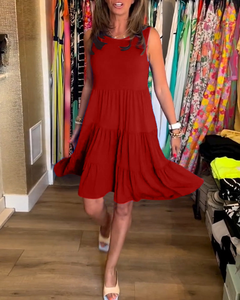 Robe à coupe plissée et sans manches