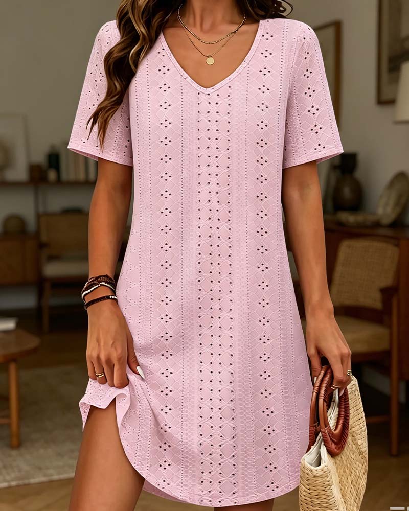 Robe Évidé Col V Court