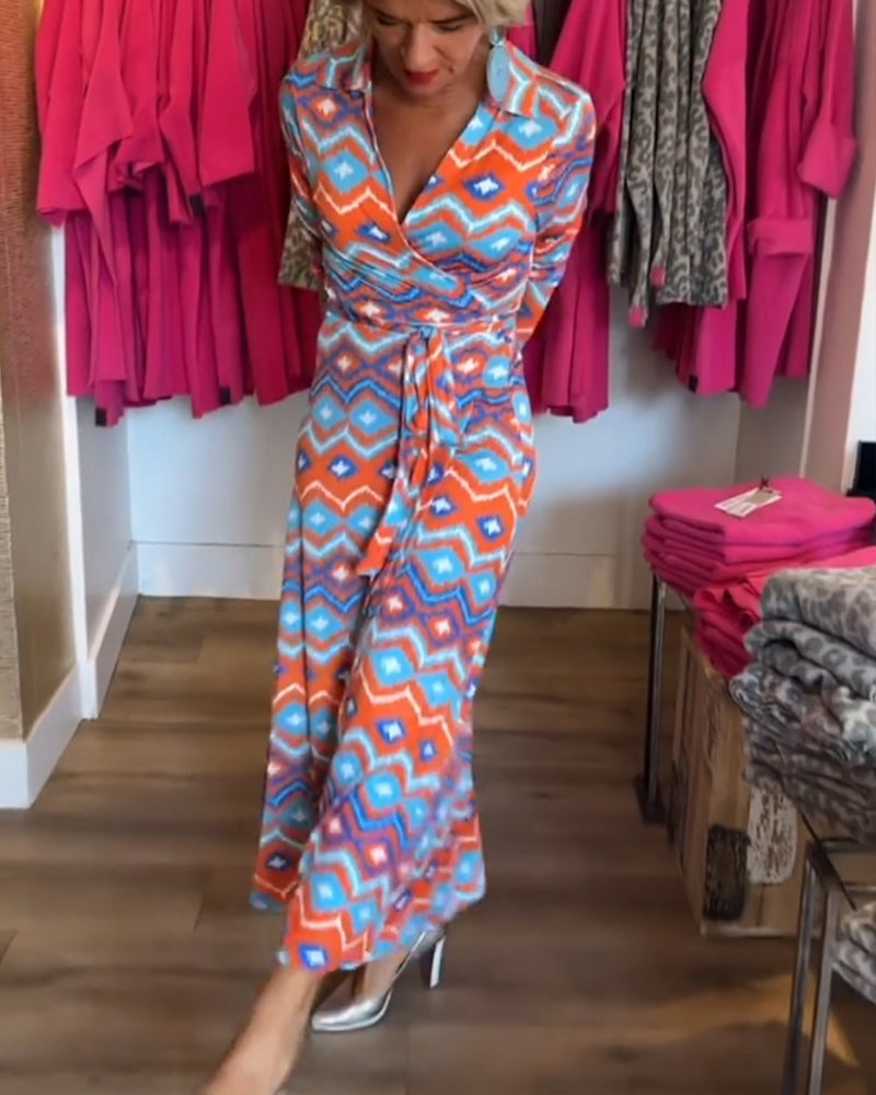 Robe à bretelles et revers imprimés colorés