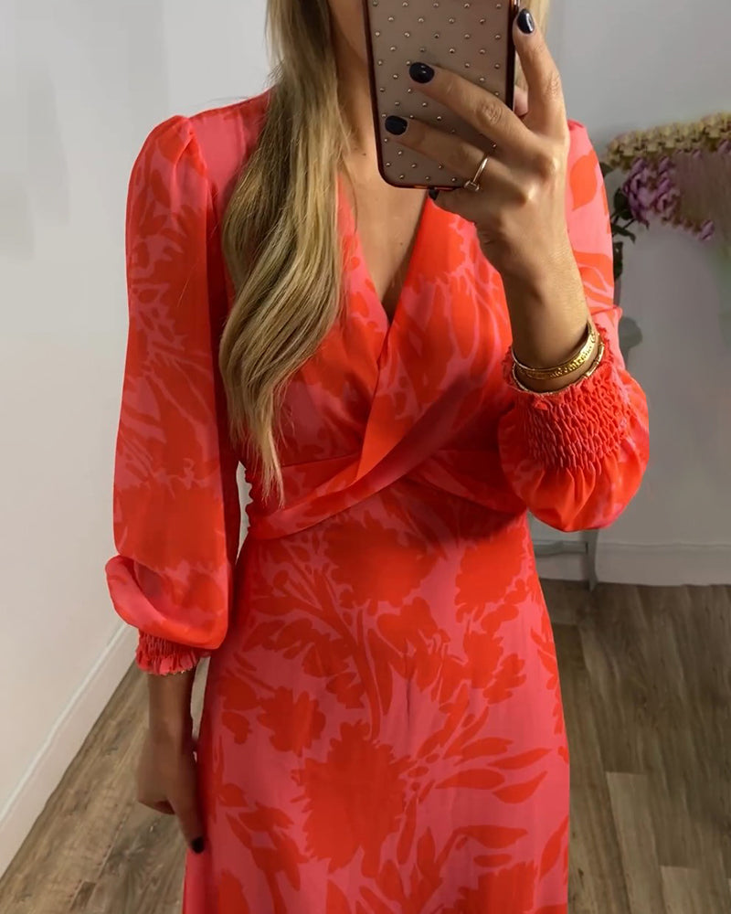 Robe avec col en V et taille cintrée