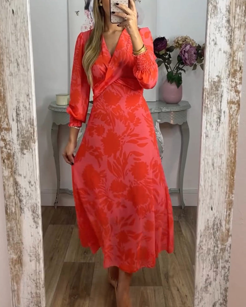 Robe avec col en V et taille cintrée