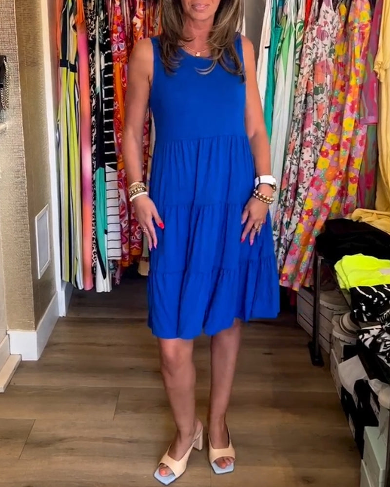 Robe à coupe plissée et sans manches