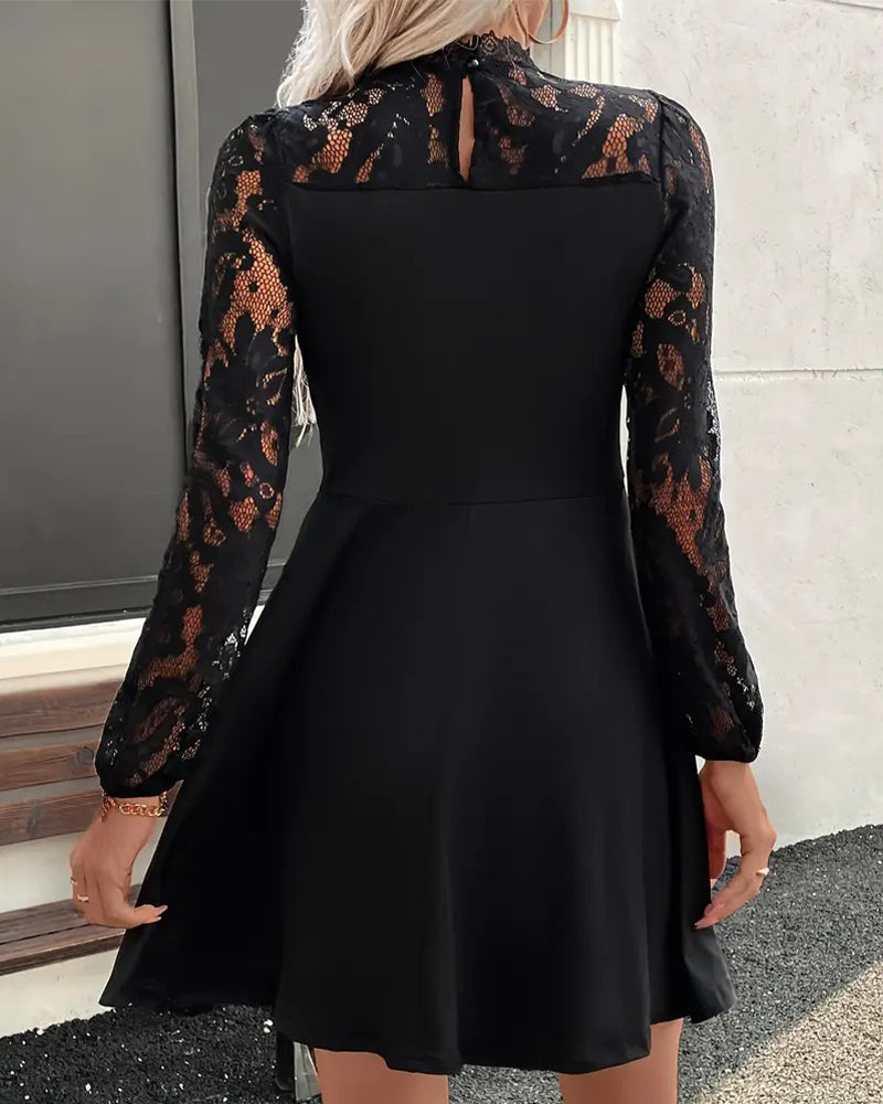 Robe élégante en dentelle unie