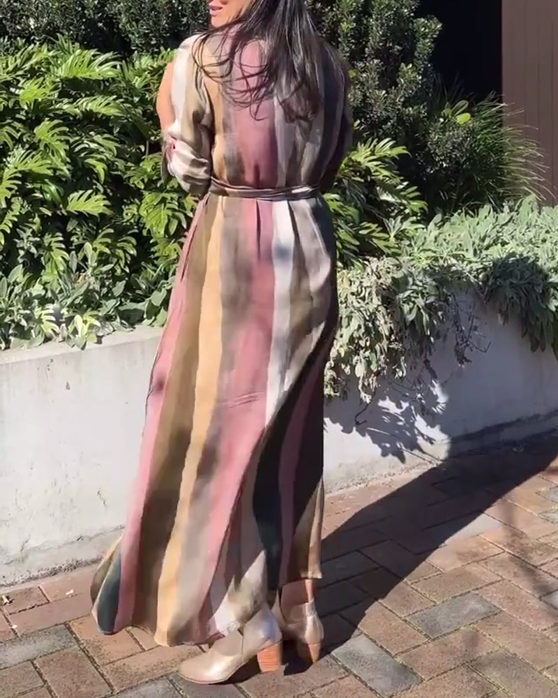 Robe décontractée boutonnée à rayures et revers