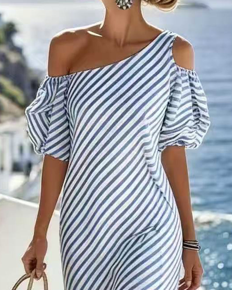Robe Bleue Et Blanche Rayée Hors Épaule