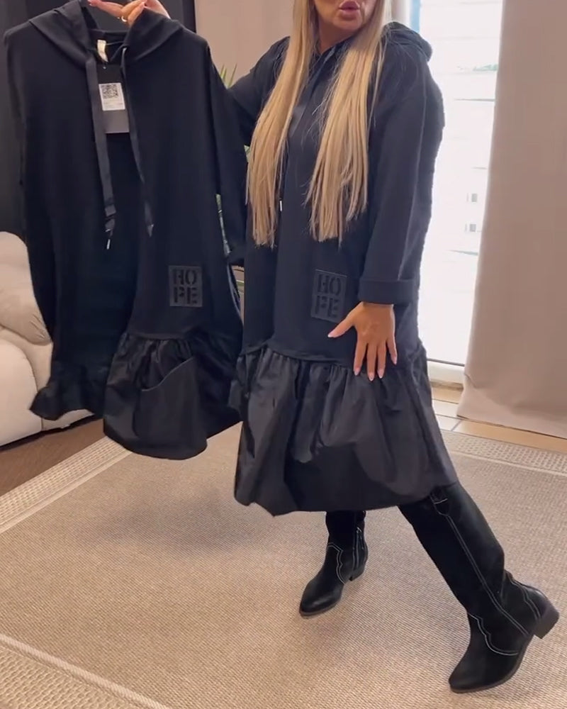 Robe ample à capuche et empiècements à manches longues