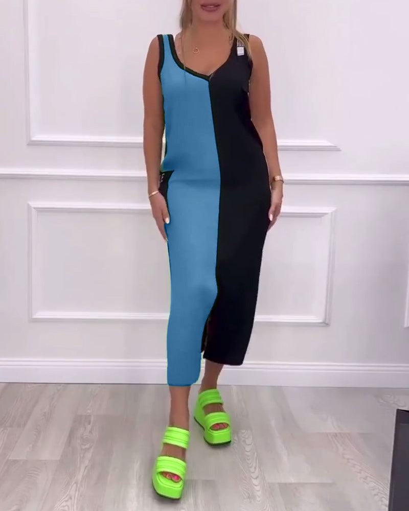 Robe à la mode avec fente de couleur contrastée