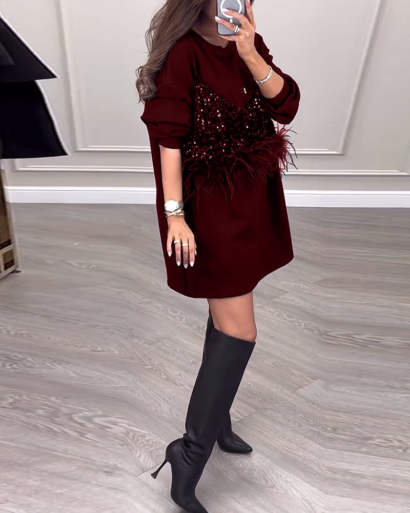 Robe tendance en patchwork de plumes et de paillettes de couleur unie