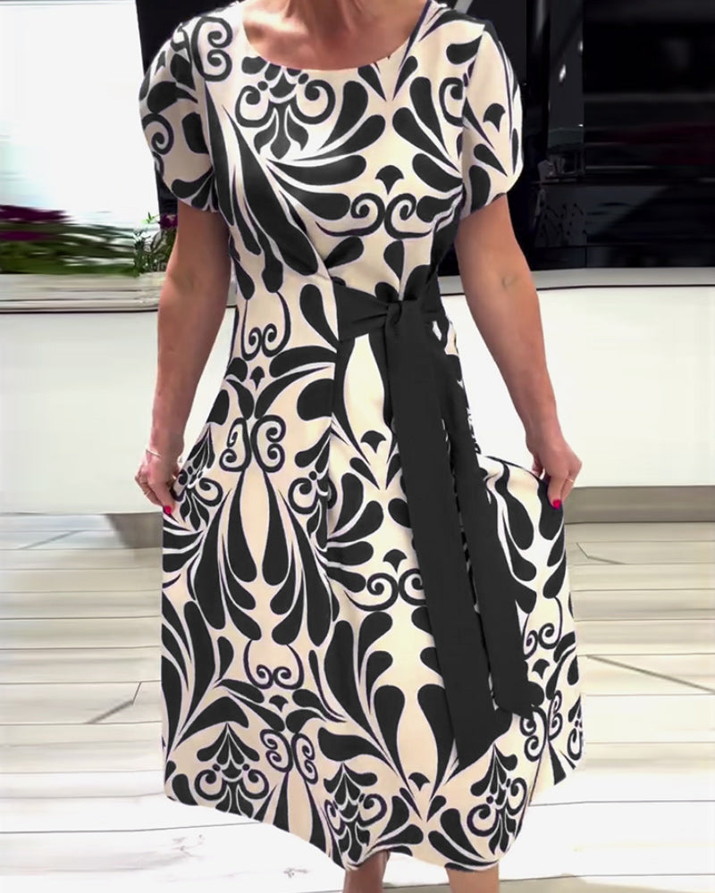 Robe élégante à manches courtes et imprimé contrasté