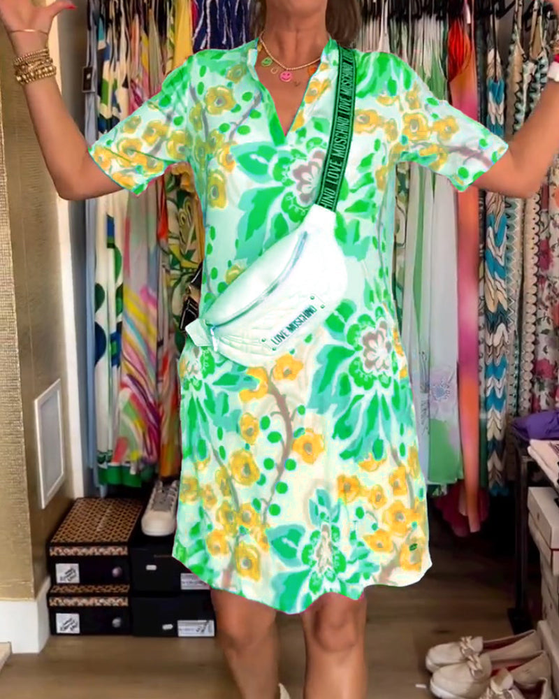 Robe à manches courtes, imprimé fleuri et col V
