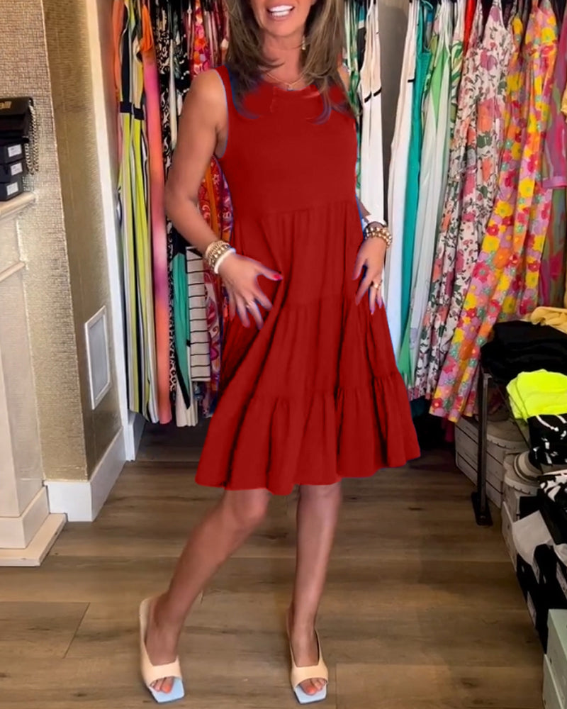 Robe à coupe plissée et sans manches