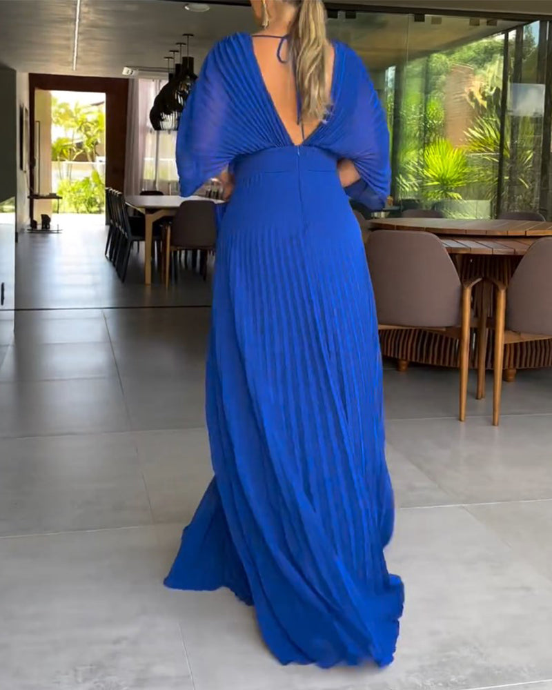 Robe à plis et taille cintrée