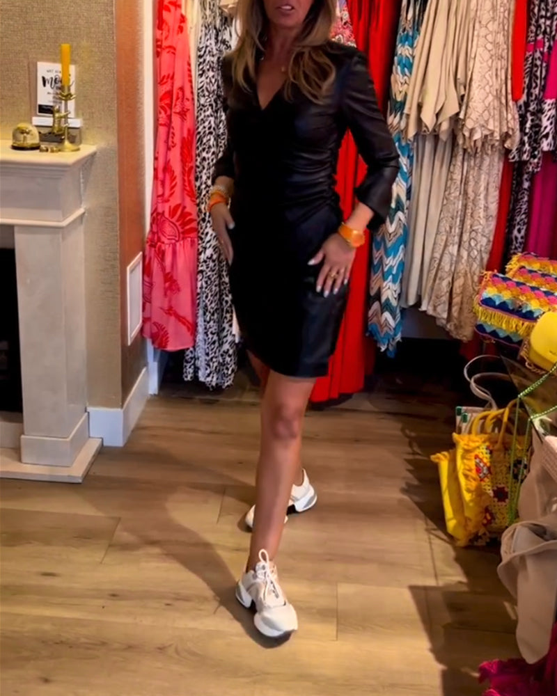 Robe moulante en PU à col en V