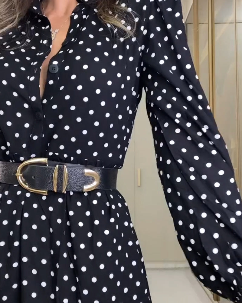 Robe à pois tendance avec fente boutonnée et volants